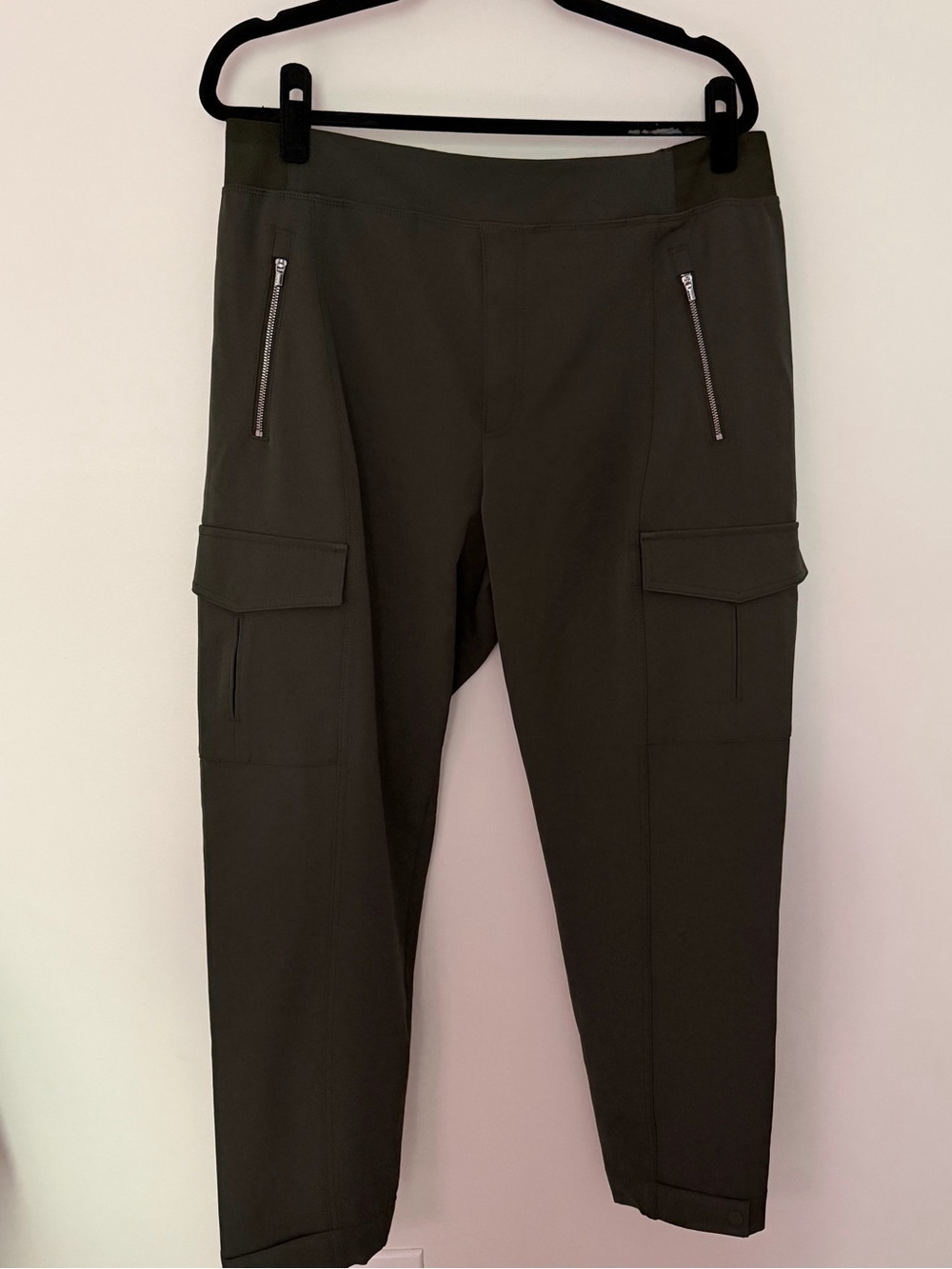 Athleta Endless Cargo Ankle Utility Pant  Zip Detail Athleisure Green Size 16